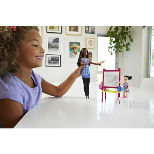 Barbie GJM30 - Kunstlehrerin Puppe (brünett) und Spielset