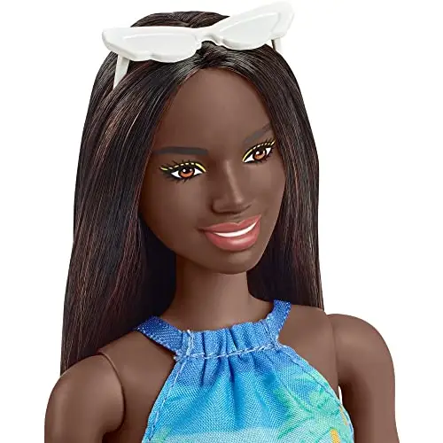Barbie GRB37 - Loves the Ocean Puppe im Meeres-Print Rock & Top (ca. 30 cm groß, brünett), aus recyceltem Kunststoff, mit Mode und Zubehörteilen, Spielzeug Geschenk für Kinder von 3 bis 7 Jahren - Angeltoys